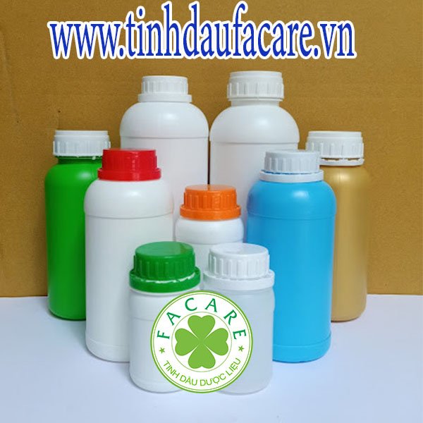 Vỏ chai nhựa đựng tinh dầu 0.5 lít (500ml) giúp vận chuyển tinh dầu đi xa hơn, dễ dàng sử dụng, giữ được mùi hương tự nhiên và đảm bảo được tính chất dược lý của tinh dầu thiên nhiên.